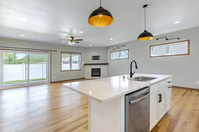 3827  Sunnyside Dr, La Crosse, WI 54601 - Photo 3