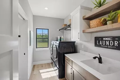 9401 W Huntington Dr, Mequon, WI 53097 - Photo 17
