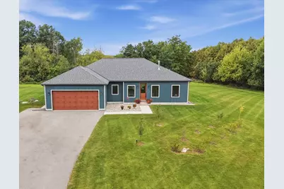 W290S6625  Holiday Rd, Mukwonago, WI 53189 - Photo 3