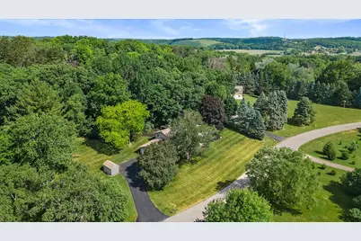 W290S2811  Carmarthen Dr, Genesee, WI 53188 - Photo 3