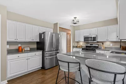W290S2811  Carmarthen Dr, Genesee, WI 53188 - Photo 9