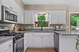 W290S2811 Carmarthen Dr, Genesee, WI 53188 - Photo 7