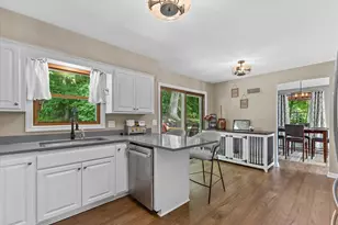 W290S2811 Carmarthen Dr, Genesee, WI 53188 - Photo 5