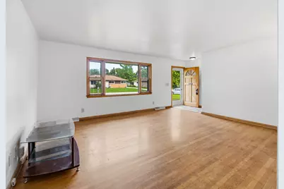 921 W Theresa Ln, Glendale, WI 53209 - Photo 5