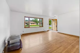 921 W Theresa Ln, Glendale, WI 53209 - Photo 5