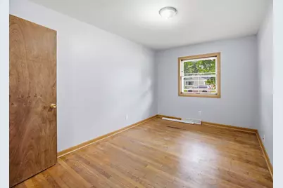 921 W Theresa Ln, Glendale, WI 53209 - Photo 17