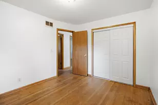 921 W Theresa Ln, Glendale, WI 53209 - Photo 19
