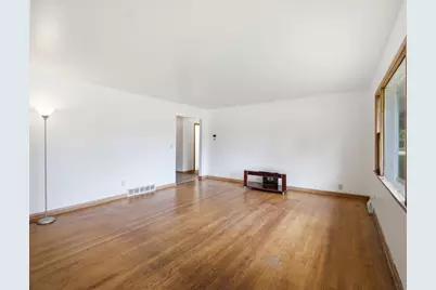 921 W Theresa Ln, Glendale, WI 53209 - Photo 3
