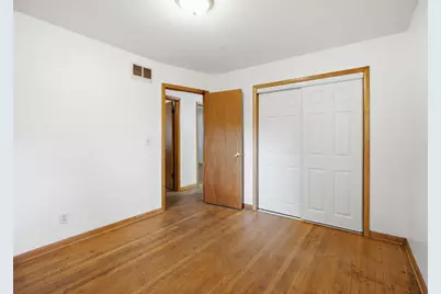 921 W Theresa Ln, Glendale, WI 53209 - Photo 21