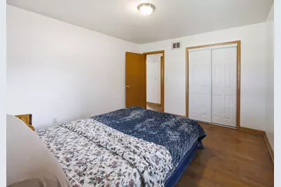 921 W Theresa Ln, Glendale, WI 53209 - Photo 13