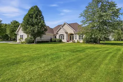363  Sunshine Dr, Hartland, WI 53029 - Photo 1