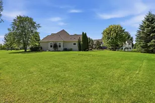 363 Sunshine Dr, Hartland, WI 53029 - Photo 37