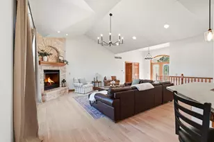 363 Sunshine Dr, Hartland, WI 53029 - Photo 5