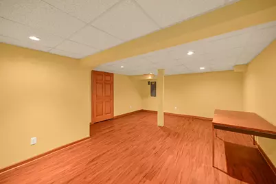 7550 N Pheasant Ln, River Hills, WI 53217 - Photo 33