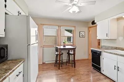 10114 W Fiebrantz Ave, Milwaukee, WI 53222 - Photo 13