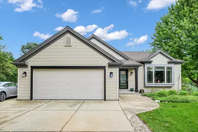 302  Hawthorne Dr, Eagle, WI 53119 - Photo 1