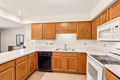 6155 S Creekside Dr #4, Cudahy, WI 53110 - Photo 13