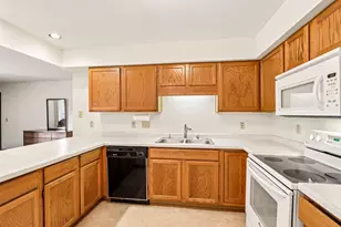 6155 S Creekside Dr, Cudahy, WI 53110 - Photo 13