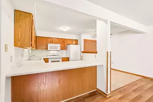 6155 S Creekside Dr, Cudahy, WI 53110 - Photo 9