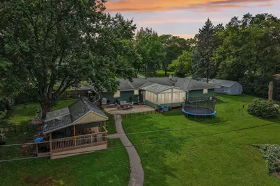 13716 W Lilac Ln, New Berlin, WI 53151 - Photo 7