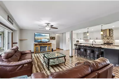 13716 W Lilac Ln, New Berlin, WI 53151 - Photo 9