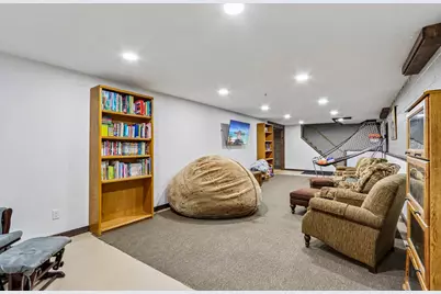 13716 W Lilac Ln, New Berlin, WI 53151 - Photo 23