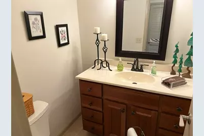 115  Woodfield Ct, Racine, WI 53402 - Photo 7