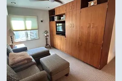 115  Woodfield Ct, Racine, WI 53402 - Photo 9