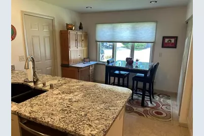 115  Woodfield Ct, Racine, WI 53402 - Photo 5