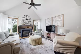13562 W Fountain Ct, New Berlin, WI 53151 - Photo 3