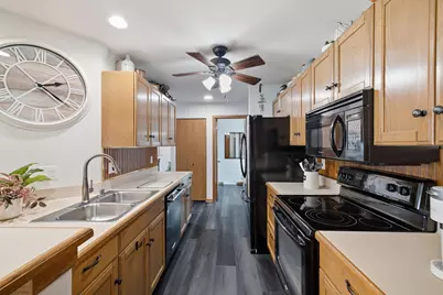 13562 W Fountain Ct, New Berlin, WI 53151 - Photo 7