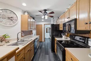 13562 W Fountain Ct, New Berlin, WI 53151 - Photo 7
