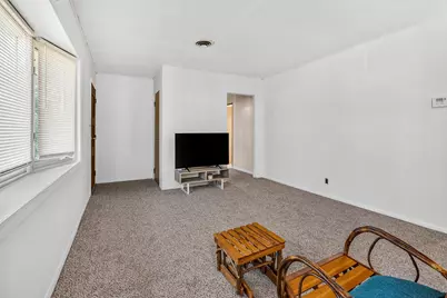 7227 S 37th Pl, Franklin, WI 53132 - Photo 5