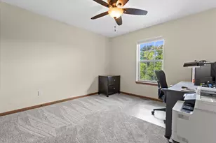 N173W19972 Creekside Dr, Jackson, WI 53037 - Photo 17
