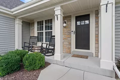 N173W19972  Creekside Dr, Jackson, WI 53037 - Photo 3