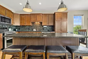 N173W19972 Creekside Dr, Jackson, WI 53037 - Photo 9