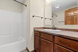 N173W19972 Creekside Dr, Jackson, WI 53037 - Photo 19