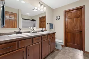 N173W19972 Creekside Dr, Jackson, WI 53037 - Photo 15