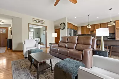 N173W19972  Creekside Dr, Jackson, WI 53037 - Photo 5