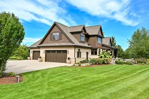 3800 Red Chapel Ct, Delafield, WI 53058 - Photo 5