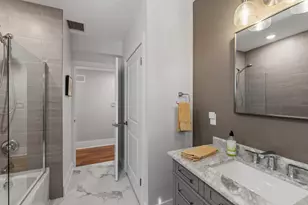 1042 E Juneau Ave, Milwaukee, WI 53202 - Photo 21