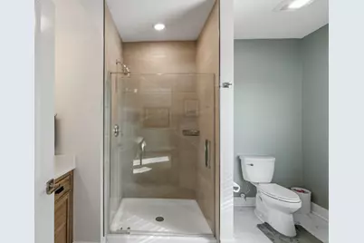 1042 E Juneau Ave #3, Milwaukee, WI 53202 - Photo 27