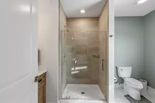1042 E Juneau Ave, Milwaukee, WI 53202 - Photo 27