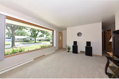 8136 W Clovernook St, Milwaukee, WI 53223 - Photo 3