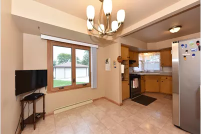 8136 W Clovernook St, Milwaukee, WI 53223 - Photo 5