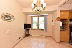 8136 W Clovernook St, Milwaukee, WI 53223 - Photo 9