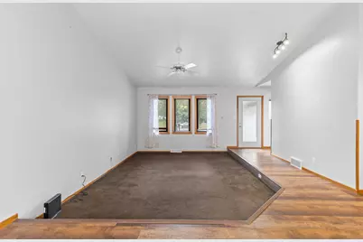 225  Heritage St, Belgium, WI 53004 - Photo 9