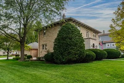 2263  Ludington Ave, Wauwatosa, WI 53226 - Photo 5