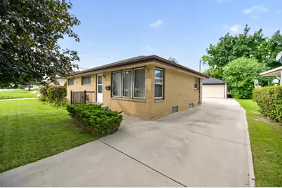 W149N8183  Winchester Dr, Menomonee Falls, WI 53051 - Photo 1