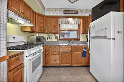 W149N8183  Winchester Dr, Menomonee Falls, WI 53051 - Photo 7
